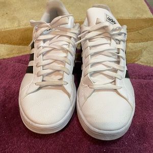 Women’s Adidas Tennis Shoes